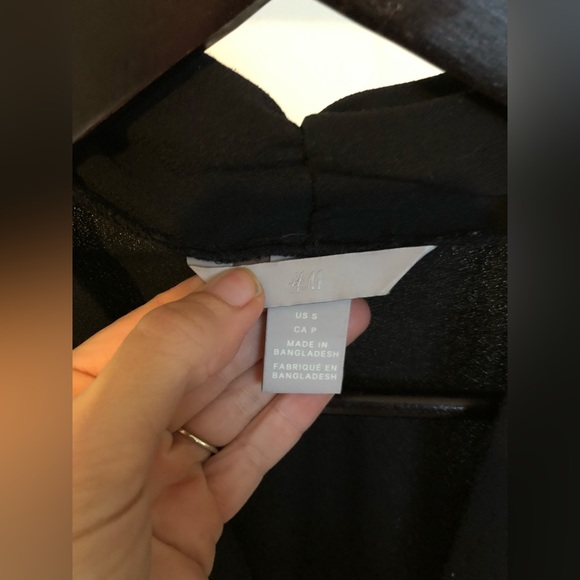 H&M black v neck - Picture 2 of 2